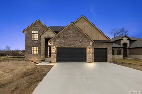 50386 Mistwood Dr, Macomb, MI 48042
