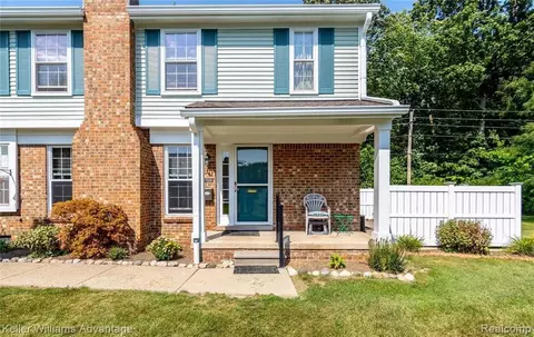 21320 E Glen Haven Cir, Northville, MI 48167