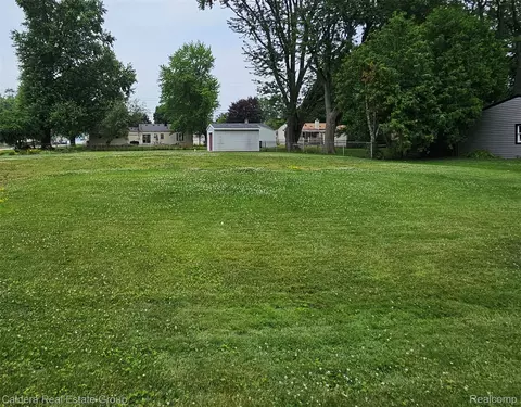 9021 Elmhurst Ave, Plymouth, MI 48170