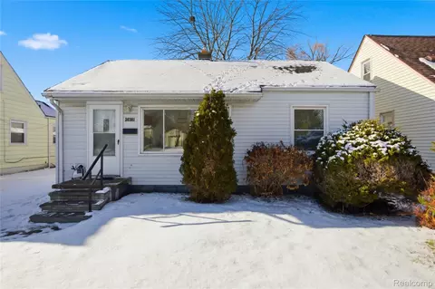 26301 Clancy St, Roseville, MI 48066