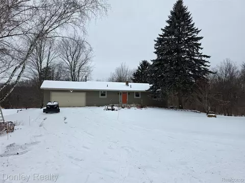 6453 Mack Rd, Howell, MI 48855