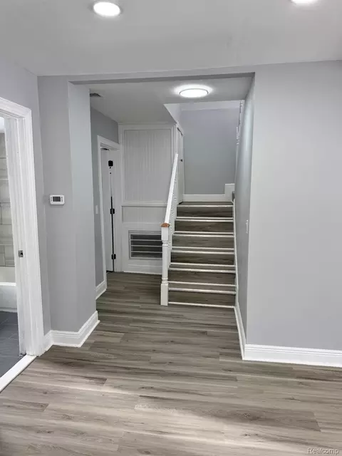 Entry Way - 7236 Studebaker Ave, Warren, MI 48091 photo 2 of 4