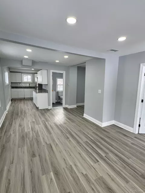 Entry Way - 7236 Studebaker Ave, Warren, MI 48091 photo 1 of 4