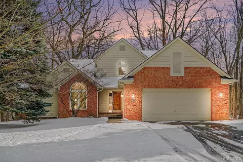 4977 Briarwood Cir, West Bloomfield, MI 48323