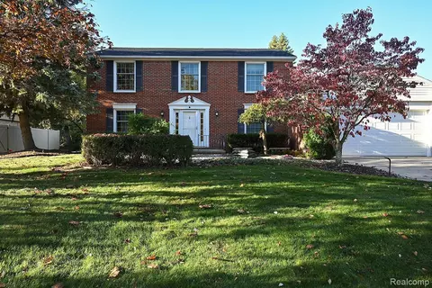 4427 Cahill Dr, Troy, MI 48098