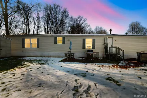 351 N Squirrel Rd #207, Auburn Hills, MI 48326