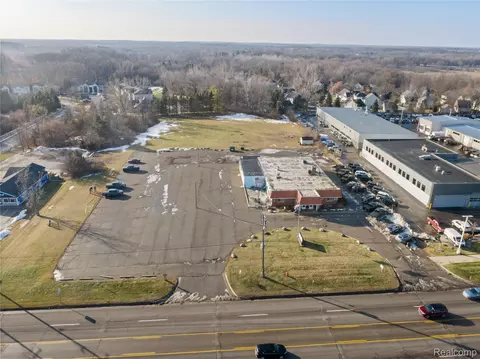 2830 E Grand River Ave, Genoa, MI 48843