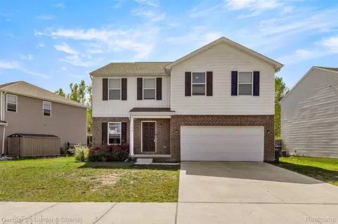 1659 Greenway Dr, Ypsilanti, MI 48198