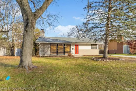 29676 Westbrook Pkwy, Southfield, MI 48076