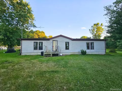 6392 Lake Rd, Millington, MI 48746