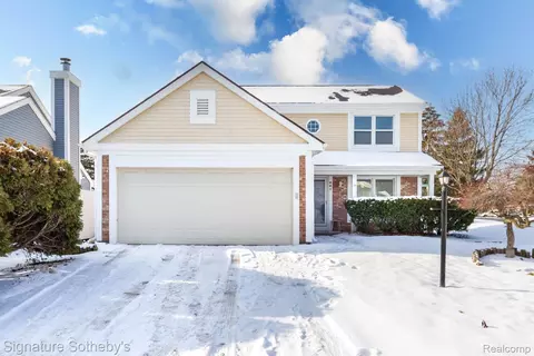 461 Farmridge Ct, Rochester Hills, MI 48307