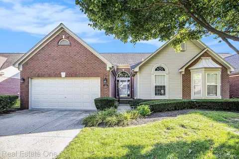 4378 Gardenia Dr, Sterling Heights, MI 48314