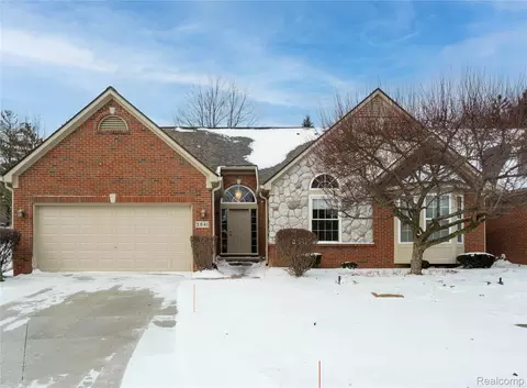 3841 Arbor Dr #86, Auburn Hills, MI 48326
