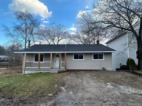 506 N Conklin Rd, Lake Orion, MI 48362