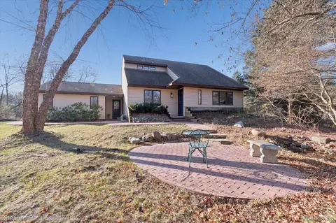 13875 Neal Rd, Springfield, MI 48350