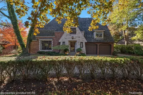 633 Hawthorne St, Birmingham, MI 48009