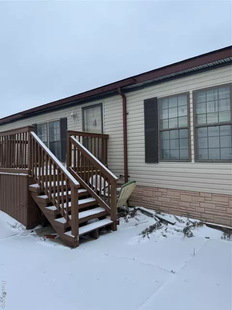 2222 S Sheeran Dr, Milford, MI 48381