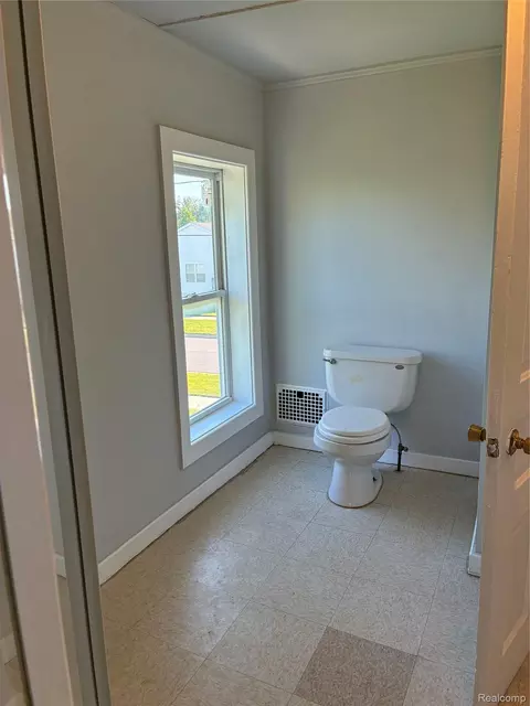 Bath - 1214 Root St, Flint, MI 48503 photo 5 of 5