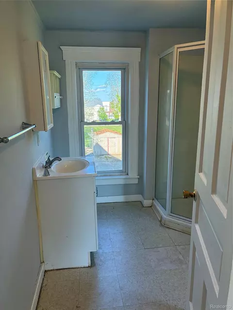 Bath - 1214 Root St, Flint, MI 48503 photo 1 of 5