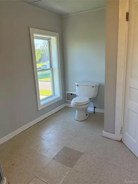 Bath - 1214 Root St, Flint, MI 48503 photo 2 of 5