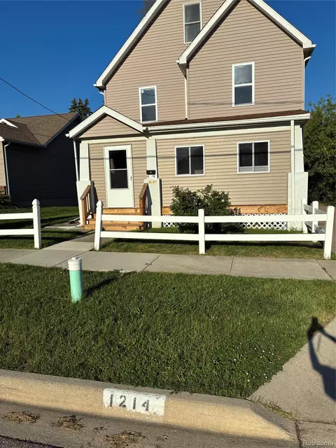 1214 Root St, Flint, MI 48503