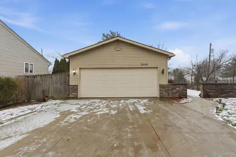 20446 Williamson St, Clinton Township, MI 48035