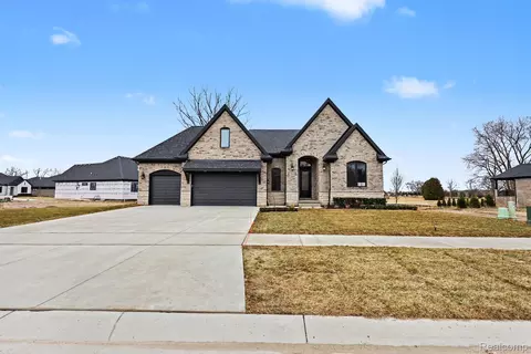 57192 Meadowridge Dr, Washington, MI 48094