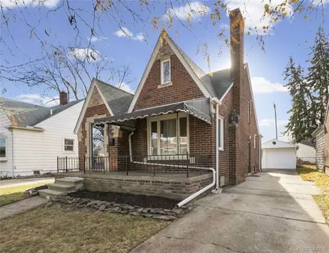 8060 Edward Ave, Center Line, MI 48015