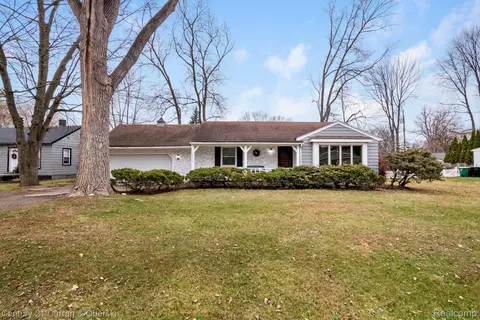 33776 Rhonswood St, Farmington, MI 48335