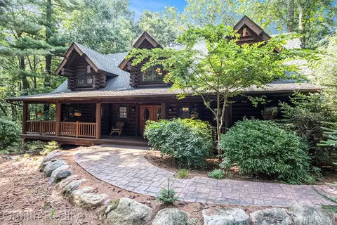 11245 Guyn Dr, Brighton, MI 48114