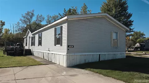 5445 Americana Ln, Casco, MI 48064