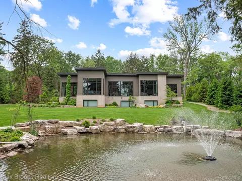 4890 Charing Cross Rd, Bloomfield Hills, MI 48304