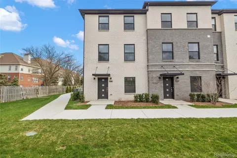 2817 Summers Pl, Troy, MI 48084