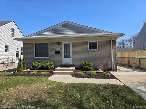 28004 Hughes St, Saint Clair Shores, MI 48081