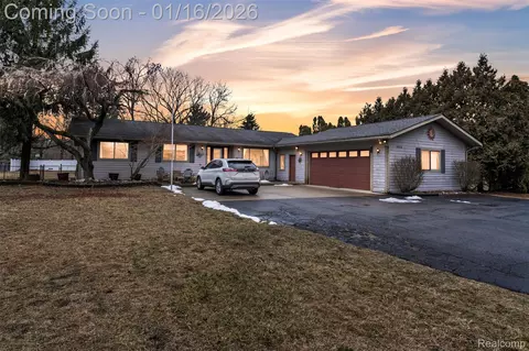 9035 Farmington Rd, Livonia, MI 48150