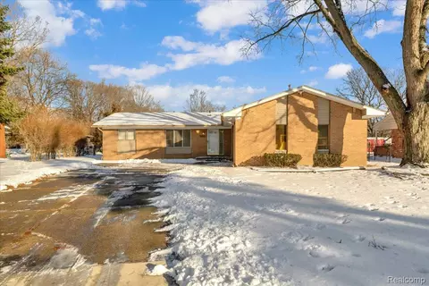20520 Secluded Ln, Southfield, MI 48075