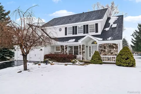 4116 Split Rail Ln, Fenton, MI 48430