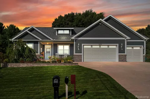 5463 Lone Beech Dr, Traverse City, MI 49685