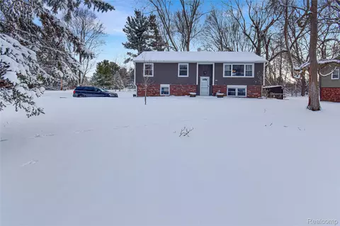 5629 Powderhorn Dr, Kalamazoo, MI 49009