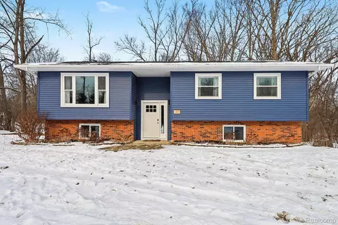 451 6 Mile Rd, Northfield, MI 48189