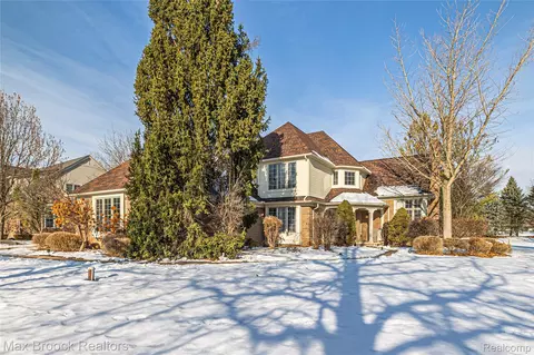 41450 Mission Ln, Novi, MI 48375
