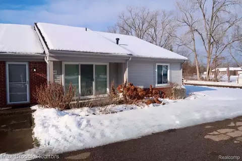 1045 Leisure Dr, Grand Blanc, MI 48507