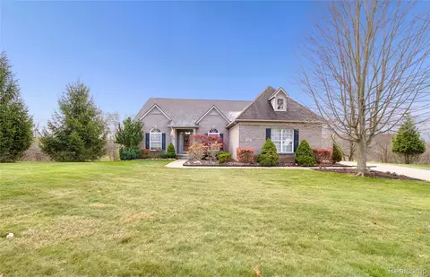 7647 Tipperary Trl, Tyrone, MI 48430