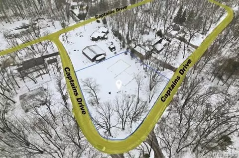 4081 Captains Dr, Caseville, MI 48725