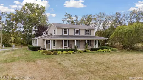 8560 Hough Rd, Almont, MI 48003