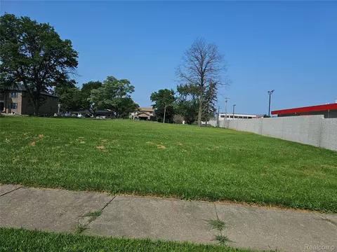 2219 Kinmore St, Dearborn Heights, MI 48127