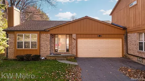 20903 Antique Ct, Southfield, MI 48075