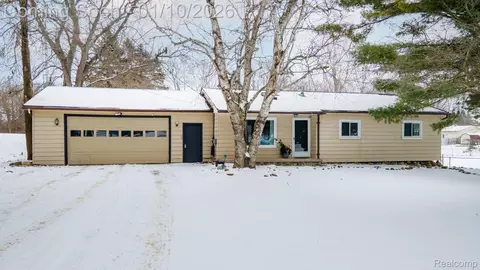 11422 Crosby Rd, Fenton, MI 48430