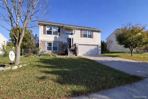 708 Ridgecrest, Fenton, MI 48430