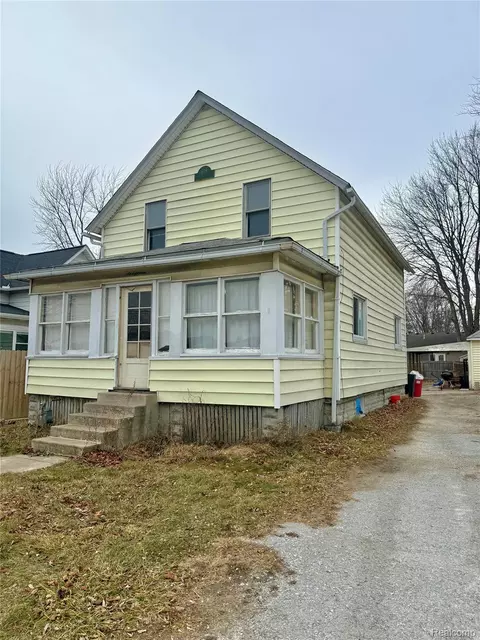 618 Chartier St, Marine City, MI 48039